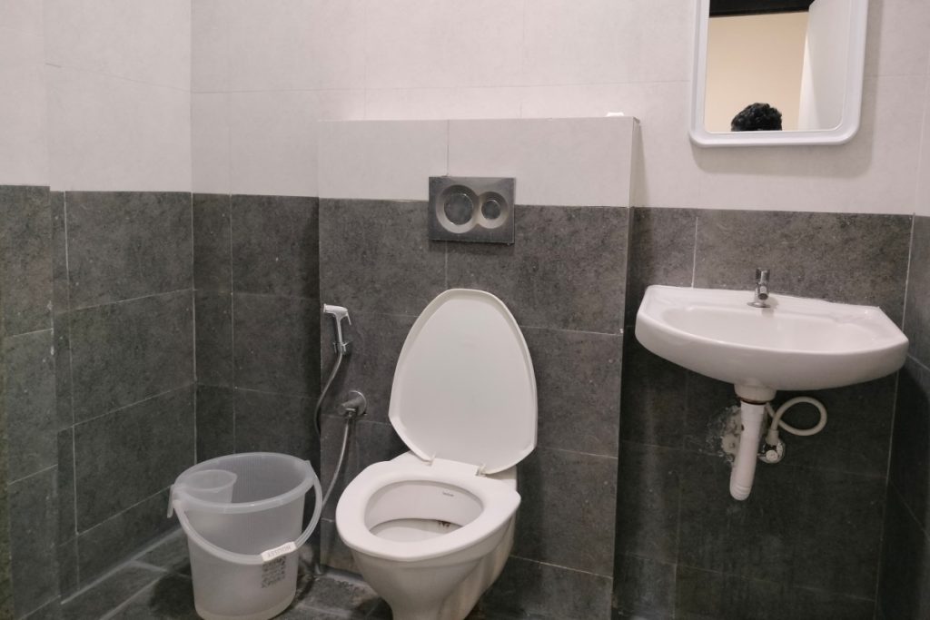 hightecitydeluxwashroom