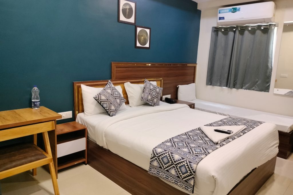 hightecityexceuivebedroom